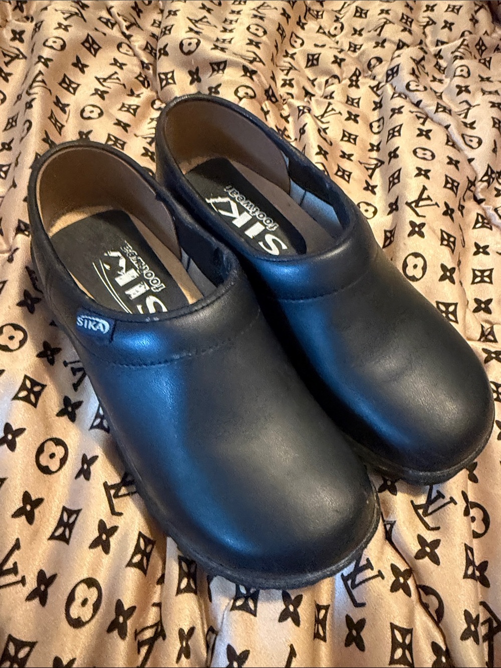 Sika size 36 leather and wood Black Slip-On Clogs wooden sole. Chef, nurse shoe